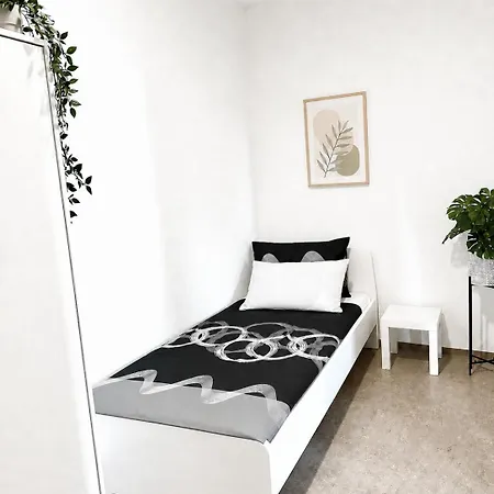 Komplett Moeblierte Zentrale Lage * Offenburg