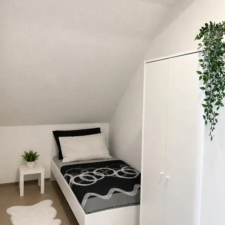 Komplett Moeblierte Zentrale Lage Apartman *
